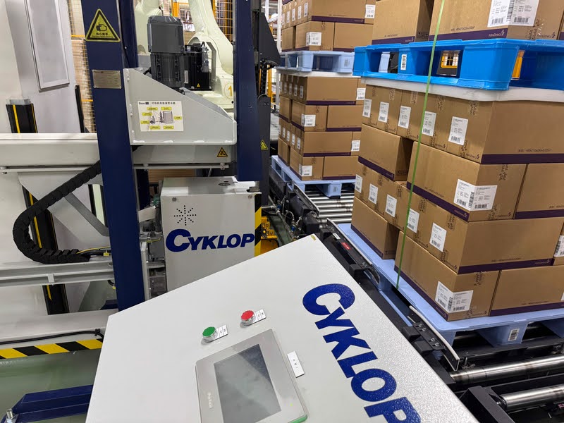 Fully automated Cyklop strapping machine